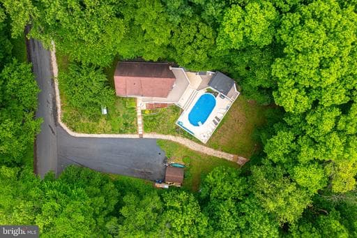 44 ALGONQUIN DRIVE - Photo 1