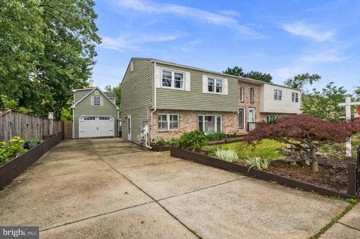 1071 KINGS ROAD - Photo 1