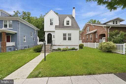 710 VAN BUREN STREET - Photo 1