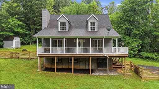 348 PINE SHORES DRIVE - Photo 1