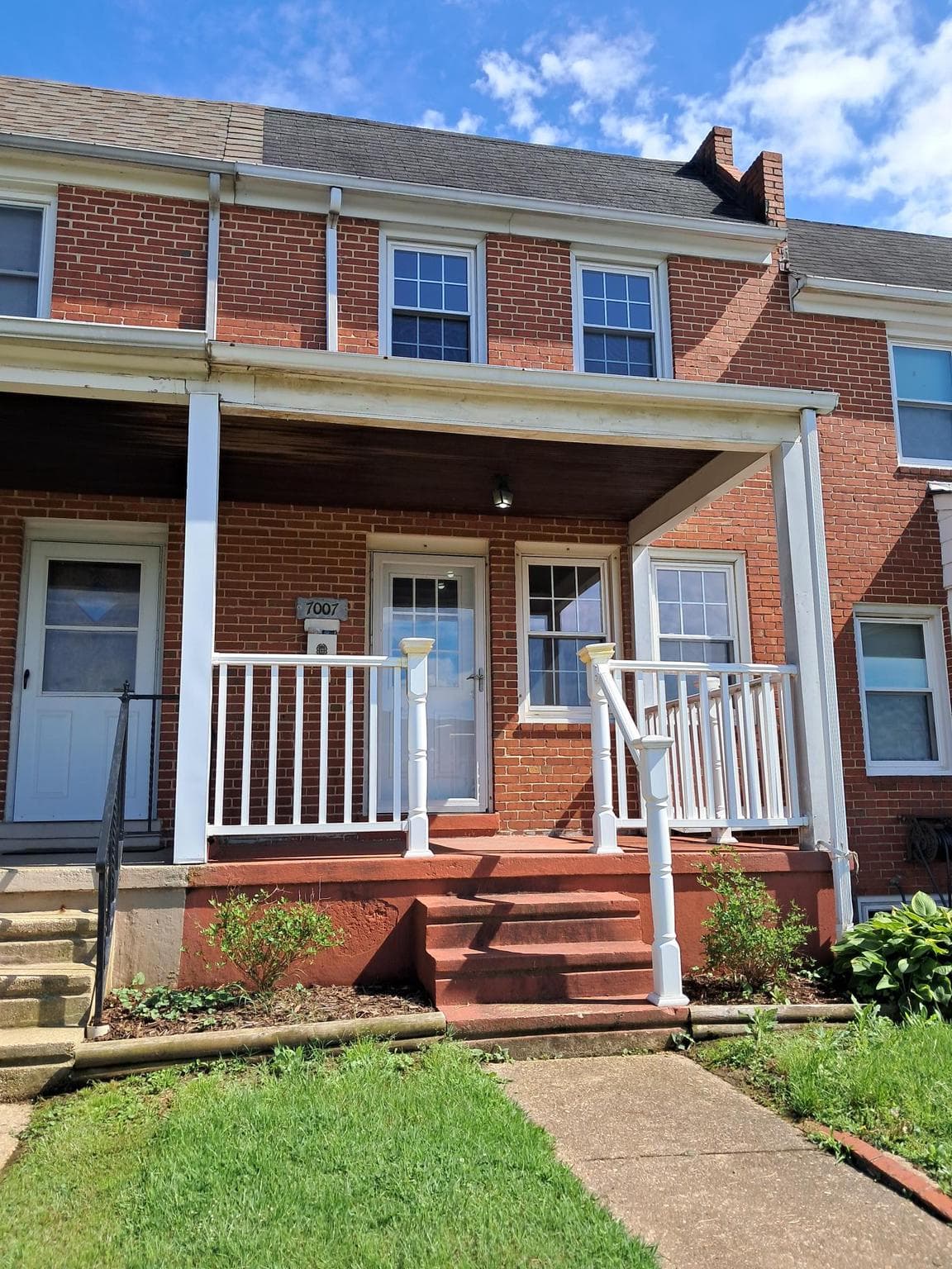 7007 BANK STREET - Photo 1