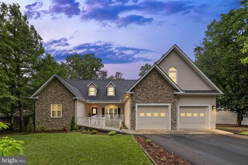 126 YORKTOWN BOULEVARD - Photo 1