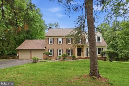 11913 Holly Spring Dr, Great Falls, VA 22066-1212, United States - Photo 1