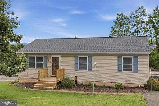 126 GREENLEAF ROAD - Photo 1