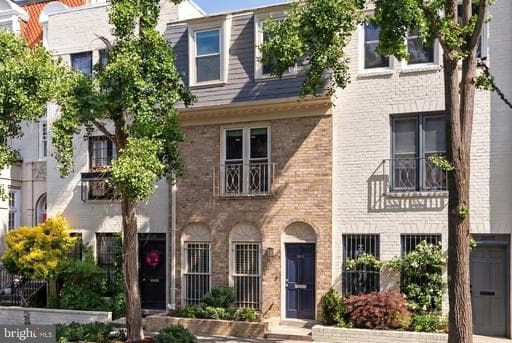 2011 HILLYER PLACE - Photo 1