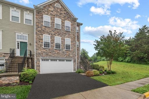 874 STONEFIELD SQUARE - Photo 1