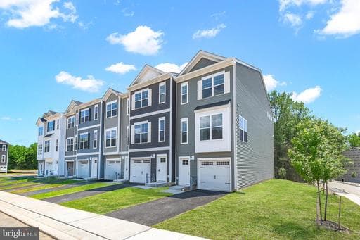 718 BUR OAK COURT