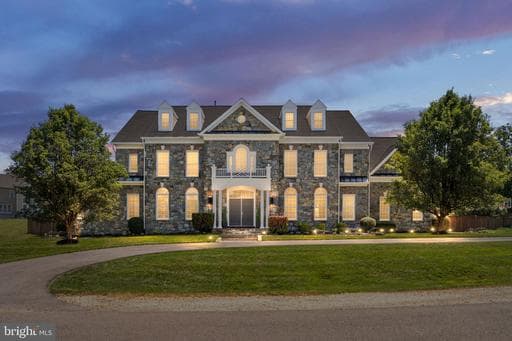 9311 Occoquan Overlook Dr, Lorton, VA 22079-3463, United States - Photo 1