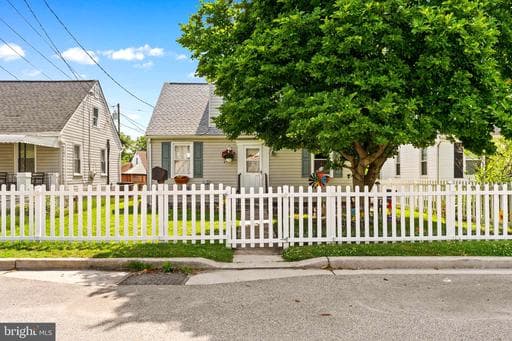 304 3rd Ave SE, Glen Burnie, MD 21061-3639, United States - Photo 1