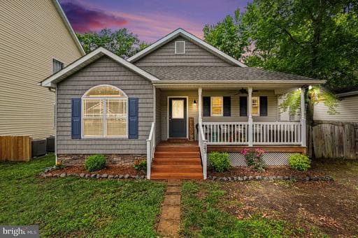 243 5th St, Colonial Beach, VA 22443-1709, United States - Photo 1