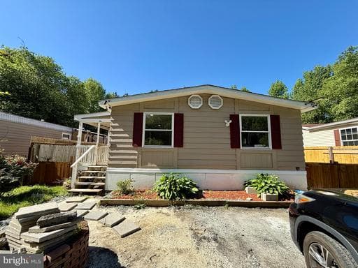 249 JAGUAR DRIVE - Photo 1