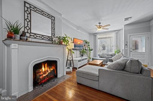 633 S CONKLING STREET - Photo 1