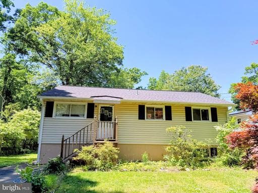 406 HOLLY DRIVE - Photo 1