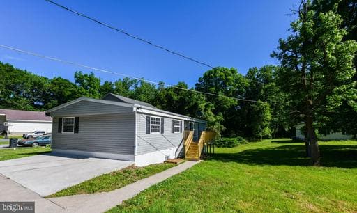 356 FOREST BEACH ROAD - Photo 1