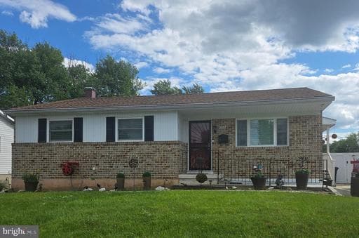 3718 EASTMAN ROAD - Photo 1