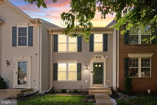 7034 Rogue Forest Ln, Gainesville, VA 20155-1628, United States - Photo 1