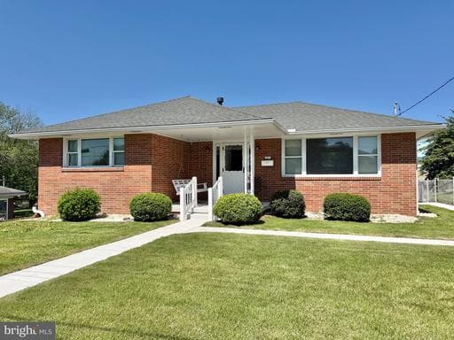 27 MORAN AVENUE - Photo 1