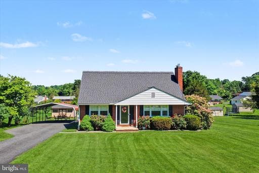 406 PLUMTREE ROAD - Photo 1