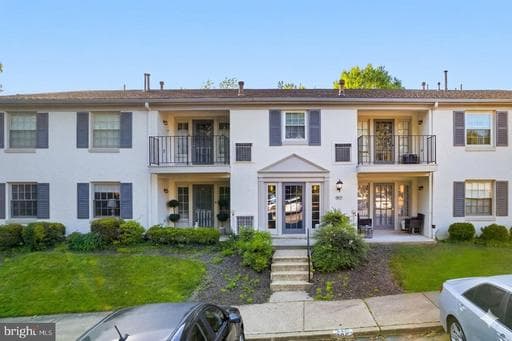 5817 REXFORD DRIVE 798 - Photo 1