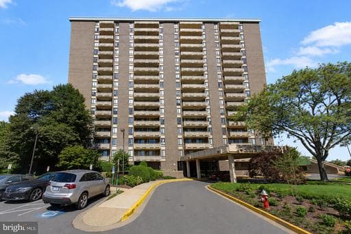 1800 OLD MEADOW ROAD 920 - Photo 1
