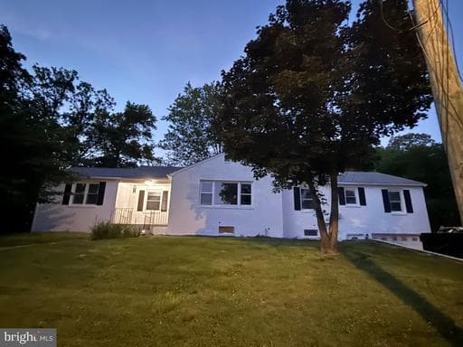 8626 LESLIE AVENUE - Photo 1