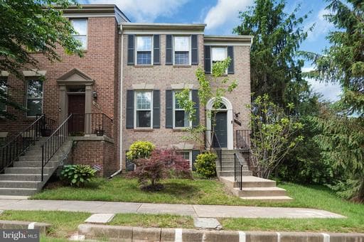 12300 Quiet Hollow Ct, Fairfax, VA 22033-2914, United States - Photo 1