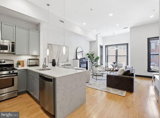 1127 6TH STREET 200 - Photo 1