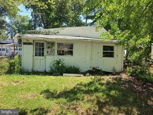 1114 LOSSING AVENUE - Photo 1