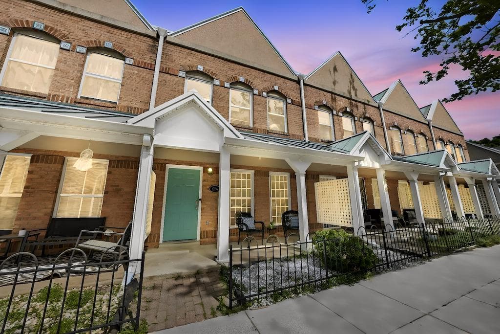 616 Parkside Pl NE, Washington, DC 20019-1874, United States - Photo 1