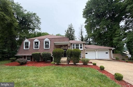 9006 GLENARDEN PARKWAY - Photo 1