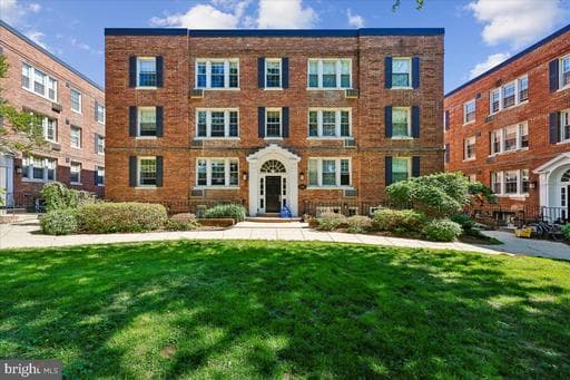 4481 MACARTHUR BOULEVARD 204 - Photo 1