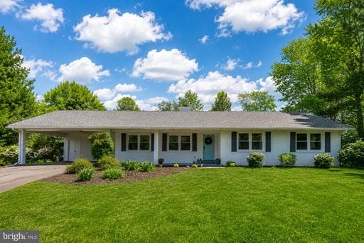18493 COLONIAL DRIVE - Photo 1