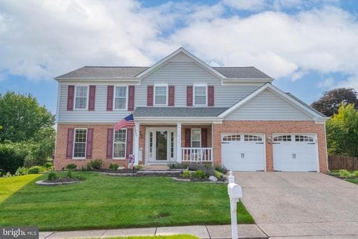 915 HEPBURN LANE - Photo 1