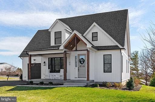 2532 MIDDLE ROAD - Photo 1