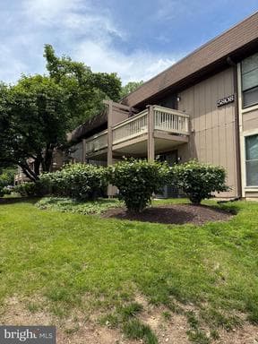 5808 ROYAL RIDGE DRIVE J - Photo 1