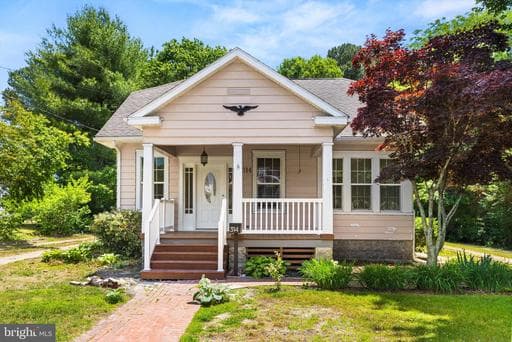 314 E MARKET STREET - Photo 1