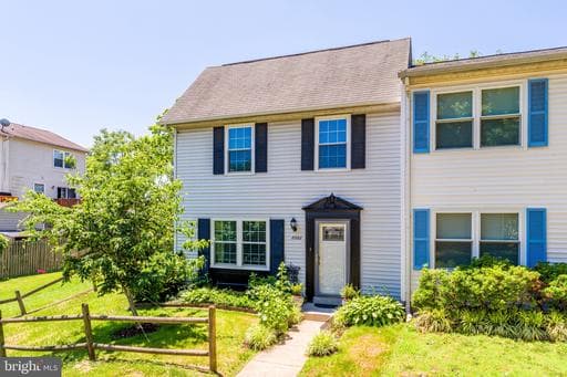 8668 WOODHUE COURT - Photo 1