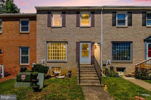 17918 HICKORY LANE