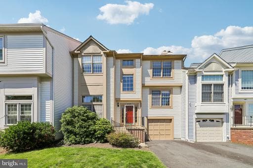 6520 Palisades Dr, Centreville, VA 20121-3808, United States - Photo 1