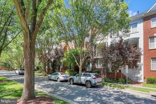 303 GARDEN VIEW SQUARE - Photo 1
