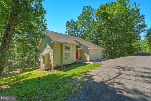 139 MAPLE AVENUE - Photo 1