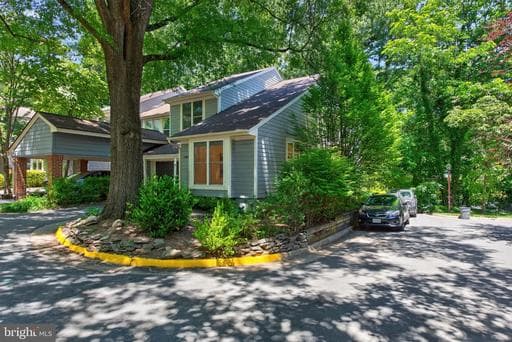 1605 APRICOT COURT - Photo 1