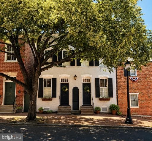 109 S LEE STREET - Photo 1
