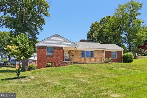 400 SOUTHWEST DRIVE - Photo 1