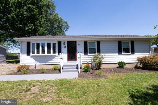 12 N MAPLE AVENUE - Photo 1