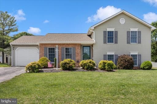 109 REBECCAS COURT - Photo 1