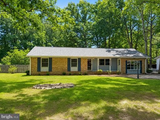 305 SPOTSLEE DRIVE - Photo 1