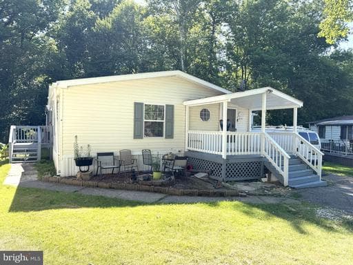 275 JANETS COURT - Photo 1
