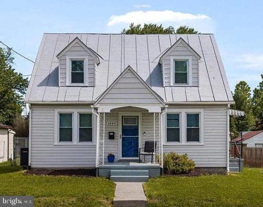 1044 ORCHARD AVENUE - Photo 1