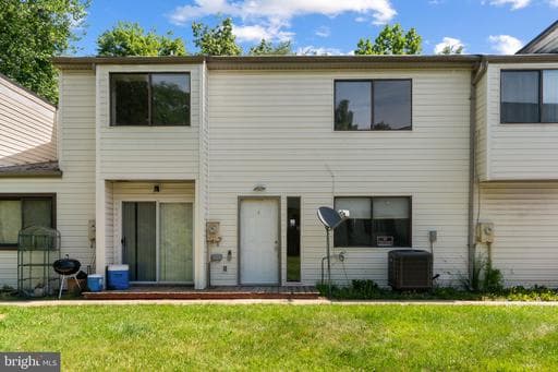 1006 CRIMSON TREE WAY 23C - Photo 1